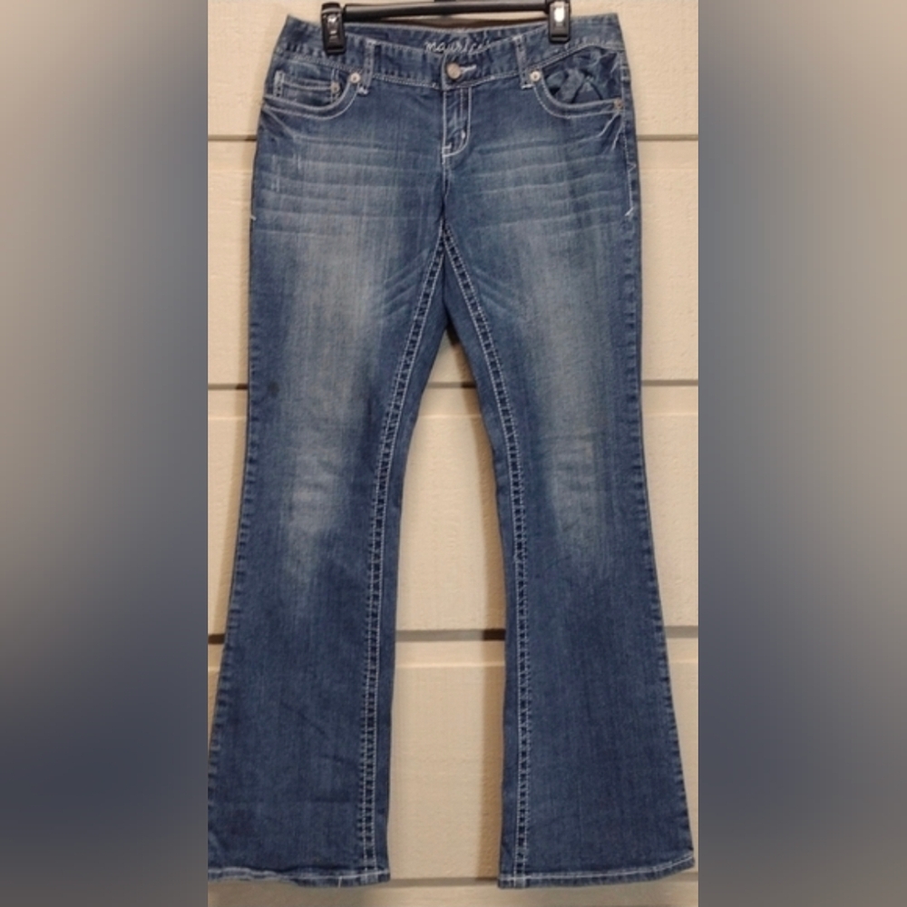 Maurices low rise bootcut 9/10 Long
